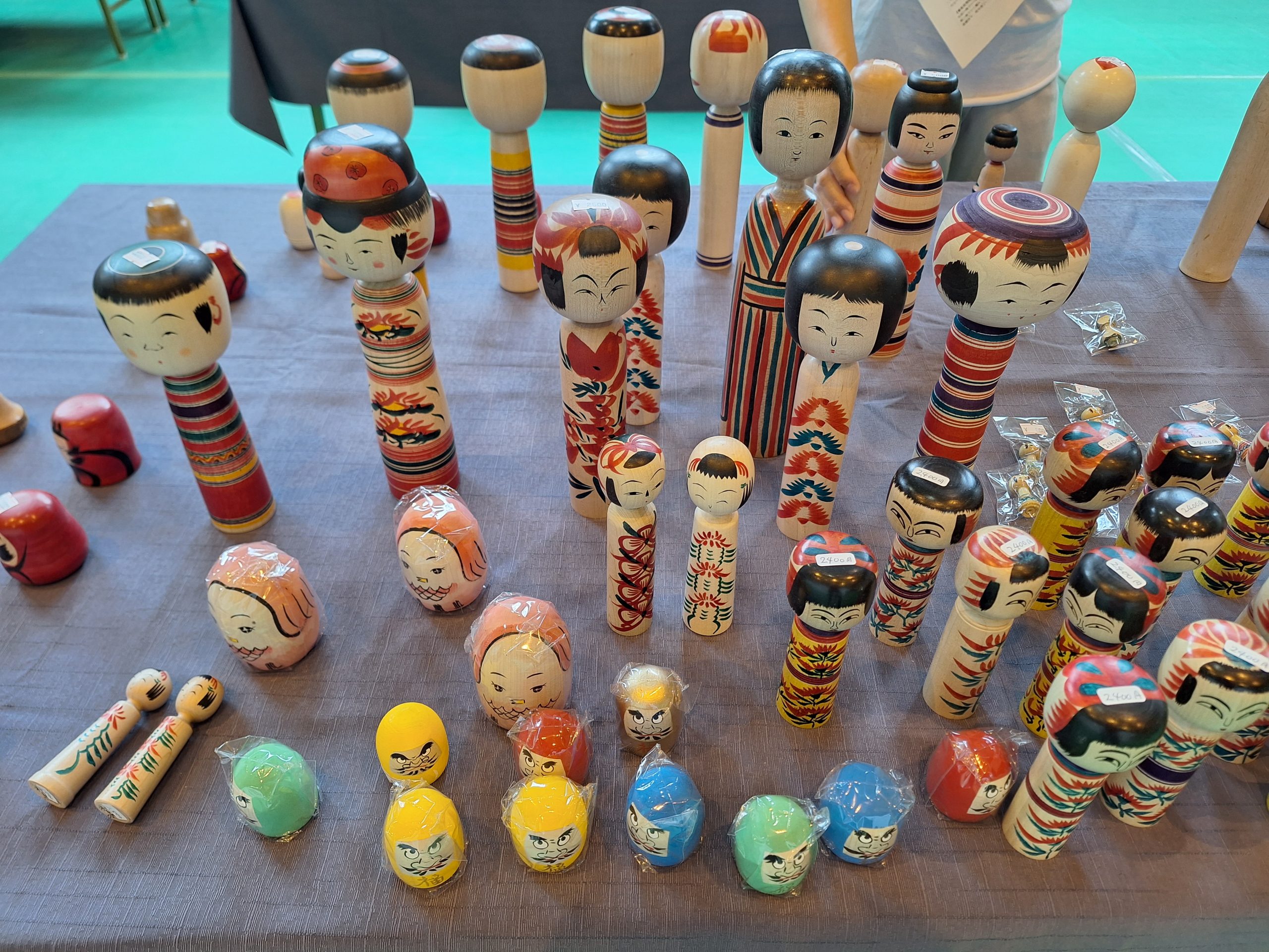 Verschiedene Kokeshi beim Festival in Naruko (鳴子火山群)